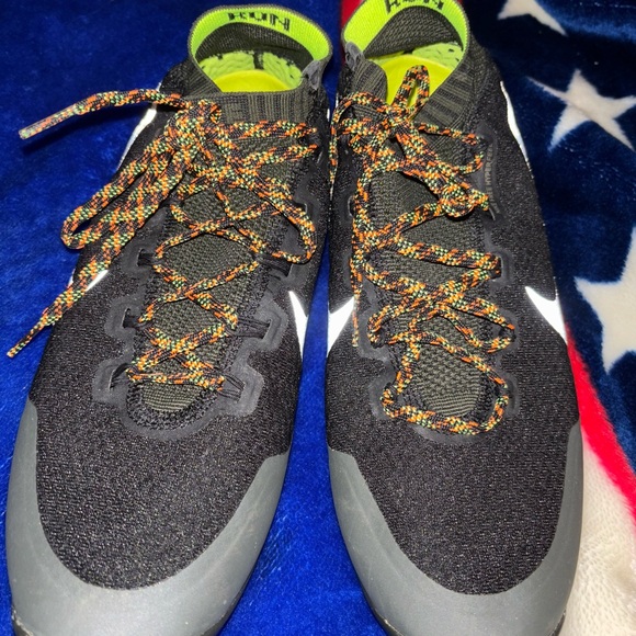 Nike Black and Yellow Athletic Shoes - Picture 3 of 5